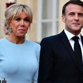 Brigitte Macron: Με baby blue τουαλέτα έκλεψε τις εντυπώσεις στο επίσημο δείπνο (φωτό)