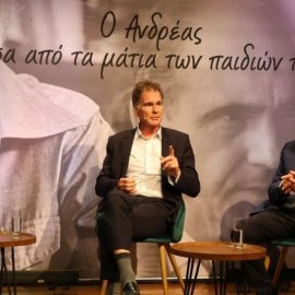 "Ο Ανδρέας Παπανδρέου μέσα από τα μάτια των παιδιών του" - Ο Νίκος & ο Γιώργος μοιράζονται ανέκδοτες ιστορίες για τον αείμνηστο ηγέτη του ΠΑΣΟΚ (φωτό)