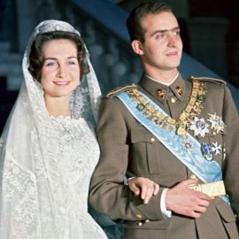 Vintage pics & videos: 62 χρόνια από τον γάμο του βασιλιά Χουάν Κάρλος της Ισπανίας με την Σοφία στην Αθήνα