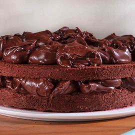Η Αργυρώ Μπαρμπαρίγου μας φτιάχνει το πιο λαχταριστό κέικ με βουτυρόκρεμα σοκολάτας - Με βελούδινη υφή που λιώνει στο στόμα ! (βίντεο)