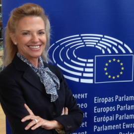 Η Ελίζα Βόζεμπεργκ μόνο στο smart interviewς του eirinika: «Με 400 ερωτήσεις προς την Ευρωπαϊκή Επιτροπή, 200 παρεμβάσεις στο Ευρωπαϊκό Κοινοβούλιο εκπροσώπησα τα συμφέροντα της χώρας μας»