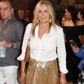 Μαρέβα Γκραμπόφσκι-Μητσοτάκη: Συγκλονιστική εμφάνιση στο Ηρώδειο – Η χρυσή maxi φούστα & το λευκό καλοκαιρινό πουκάμισο (φωτό)