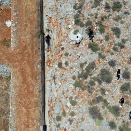 Michael Mosley: Συγκλονίζουν οι εικόνες από τα drones με τον νεκρό παρουσιαστή – Πάνω στα βράχια η σορός του λάτρη της Ελλάδος (φωτό & βίντεο)