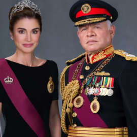 25 χρόνια Βασίλισσα: Η καλλονή Ράνια γιορτάζει την άνοδο στο θρόνο της Ιορδανίας με τον Βασιλιά Αμπντάλα Χουσεΐν – Η μαύρη επίσημη τουαλέτα & η διαμαντένια τιάρα (φωτό & βίντεο)
