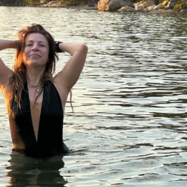 Η Δήμητρα Παπαδοπούλου & η «Οδύσσεια» του πρώτου της μπάνιου – Η ηθοποιός μας φτιάχνει για ακόμα μια φόρα την διάθεση (βίντεο)