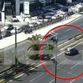 Τρομακτικό τροχαίο στη Συγγρού: 5 τούμπες έφερε το αυτοκίνητο – Πώς έγινε το ατύχημα (βίντεο)