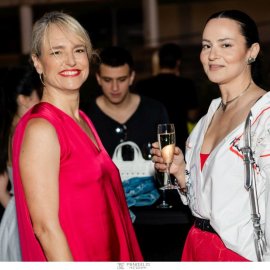 Στα κόκκινα η "πρόεδρος της ελληνικής μόδας" Ορσαλία Παρθένη - Με τη Ζενεβιέβ Μαζαρί σε επίσημο event (φωτό)