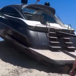 Δείτε βίντεο με καπετάνιο του «γλυκού νερού»: Έβγαλε σκάφος 300.000 λιρών σε αμμόλοφο – Έγινε viral