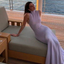 Kendall Jenner: Το πιο ρομαντικό και αέρινο φόρεμα ever! – Απολαμβάνει τις διακοπές της σε γιοτ με θέα την μαγευτική Μαγιόρκα  (φωτό)
