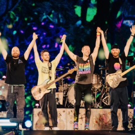 Αντίστροφη μέτρηση για τους Coldplay στο ΟΑΚΑ – Η συναυλία «σταθμός» - Με αρχηγό τον Chris Martin, πρώην της Gwyneth Paltrow & νυν της Dakota Johnson (βίντεο)