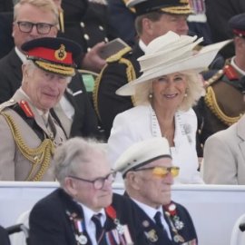 Live οι εκδηλώσεις για την D-Day - Παρόντες ο Βασιλιάς Κάρολος, Βασίλισσα Καμίλα, Εμανουέλ Μακρόν, Τζο Μπάιντεν (φωτό-βίντεο)