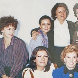 Vintage pic: Όλα τα "icons" μαζί! Ξένια Καλογεροπούλου, Τζένη Καρέζη, Μαργαρίτα Παπανδρέου, Κάτια Δανδουλάκη, Καλλιόπη Μπουρδάρα & Μιμή Ντενίση 
