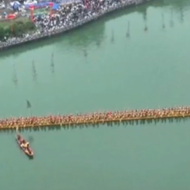 Δείτε τη μεγαλύτερη dragon boat των Κινέζων: Με μήκος 101 μέτρα και 420 κωπηλάτες - Μπήκε στο ρεκόρ Γκίνες (βίντεο)