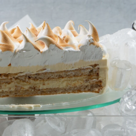 Στέλιος Παρλιάρος: Σεμιφρέντο Grand Marnier - Τις ζεστές καλοκαιρινές μέρες δεν υπάρχει τίποτα πιο ωραίο από αυτήν την απολαυστική τούρτα !