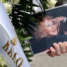 Το τελευταίο «αντίο» στη Δέσποινα Στυλιανοπούλου: Ποιοι πήγαν στην κηδεία της πιο αξιολάτρευτης «υπηρέτριας» του ελληνικού σινεμά (φωτό & βίντεο)