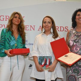 Greek TopWomen Awards 2024 - Δάφνη Βαλέντε σχεδιάστρια μόδας - βραβείο στην «ιέρεια» των γλυπτών φορεμάτων που κολακεύουν & παραμένουν διαχρονικά - η αφοσίωση της στην Ελληνική μόδα & την κομψότητα