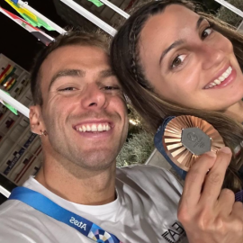 Αυτό είναι το ζευγάρι των αρραβωνιασμένων που κέρδισε μετάλλιο στους Oλυμπιακούς Aγώνες με διάφορα 15 λεπτών της ώρας – O Gregorio & η Rossella πρωταθλητές στη κολύμβηση & στη ξιφασκία