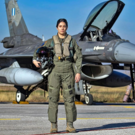 Top woman η Χρυσάνθη Νικολοπούλου, η πρώτη γυναίκα πιλότος της πολεμικής αεροπορίας - Πετά με F-16 στο Αιγαίο, παίρνει μέρος στις αναχαιτίσεις των Τούρκων 