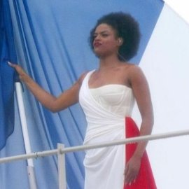 Axelle Saint-Cirel: Με bleu blanc rouge τουαλέτα Dior και η σοπράνο που ερμήνευσε τον εθνικό ύμνο - Εντυπωσιακή & φωνάρα (φωτό-βίντεο)