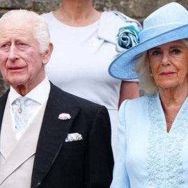 Βασιλιάς Κάρολος-Βασίλισσα Καμίλα: Garden party στο εξοχικό τους - Το baby blue φόρεμα της royal έκλεψε τις εντυπώσεις (φωτό-βίντεο)