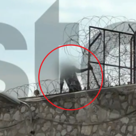 Βίντεο: Η στιγμή της απόπειρας απόδρασης από τις φυλακές Κορυδαλλού - Αλλοδαπός κρατούμενος ετοιμάζεται να πηδήξει τον μαντρότοιχο, μέρα μεσημέρι