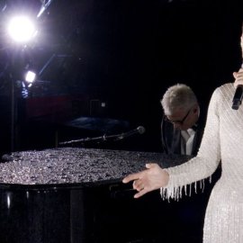 Celine Dion-Παρίσι 2024: Ο πλανήτης υμνεί την επανεμφάνιση της superstar του τραγουδιού - Συγκλονιστική παρά τη σκληρή ασθένεια της, μετά από 4 χρόνια στη σκηνή (βίντεο)