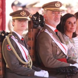 Royals Ισπανίας: Η διάδοχος Λεονόρ κι επίσημα στέλεχος του στρατού - Το floral look της περήφανης μαμάς Λετίσια & η συγκίνηση του Φελίπε