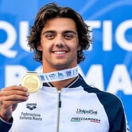 Ολυμπιακοί Αγώνες 2024 - Ο ωραιότερος αθλητής είναι ο Thomas Ceccon - Ιταλός με ύψος 1.97μ. - Γαλάζια μάτια & κορμί θανατηφόρο! (φωτό-βίντεο)