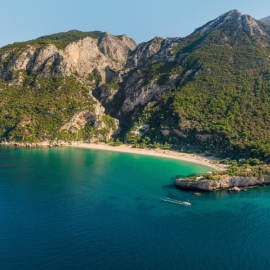 Ποιο είναι το Ελληνικό νησί, νέος «μυστικός» προορισμός των Ιταλών: Με εκλεπτυσμένη γοητεία, πολιτισμό, μυθολογία, μεγαλειώδες παρελθόν, τοπικά προϊόντα, σαγηνευτικές παραλίες