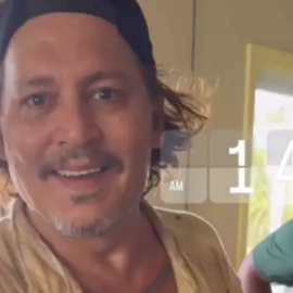 Ο Johnny Depp έχει τώρα καινούργιο χαμόγελο… - Δείχνει νεότερος! – Οι ξέγνοιαστες διακοπές τις Μπαχάμες (φωτό & βίντεο)