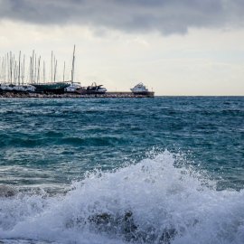 Καιρός: Συνεχίζεται η αστάθεια & την Παρασκευή – Βροχές, καταιγίδες & πτώση θερμοκρασίας (βίντεο)