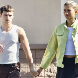 Zendaya - Tom Holland: Full in love το ζευγάρι! – Φοράνε παρόμοια & πολύ cool outfits σε βόλτα με την μαμά της ηθοποιού (φωτό)