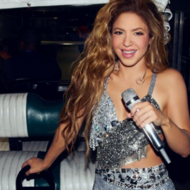 Shakira: Κατεβαίνει ενοχλημένη από την σκηνή – Θεατές τραβούσαν βίντεο κάτω από το φόρεμά της