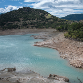 Αποκαλύφθηκε από τη λειψυδρία το βυθισμένο χωριό Κάλλιο: Ήταν κάτω από το νερό στη λίμνη του Μόρνου - Σοκάρουν οι φωτό με τη χαμηλή στάθμη των υδάτων, δείτε 