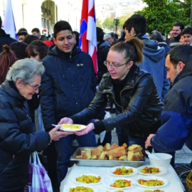 Το eirinika συγκέντρωσε τη λίστα με φορείς που διανέμουν δωρεάν φαγητό σε όλη την χώρα – Για τους συνανθρώπους μας που το έχουν ανάγκη (φωτό)