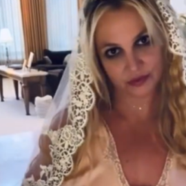 Britney Spears: Το τερμάτισε εντελώς - Παντρεύτηκε τον εαυτό της & ποζάρει με νυφικό & πέπλο – «Νομίζω ότι είναι το πιο ωραίο πράγμα που έχω κάνει ποτέ» (βίντεο)