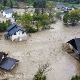 Συνταρακτικές εικόνες από τη βιβλική καταστροφή στη Βοσνία-Ερζεγοβίνη - Καταρρακτώδεις βροχές προκάλεσαν τον θάνατο 18 ανθρώπων