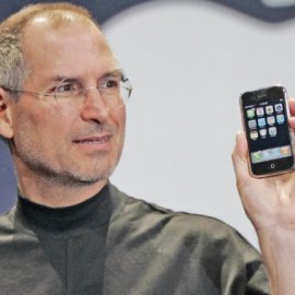 Steve Jobs: 13 χρόνια από τον θάνατο μιας ιδιοφυΐας! Δείτε κλιπς που παρουσιάζουν τη ζωή και το έργο του 