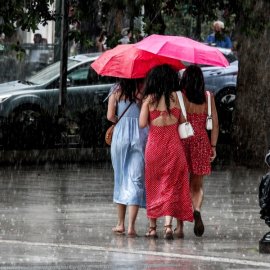 Νέο έκτακτο δελτίο επιδείνωσης από την ΕΜΥ: Βροχές και καταιγίδες φέρνει η κακοκαιρία "Cassandra" - Ποιες περιοχές θα "χτυπηθούν" από το ψυχρό μέτωπο