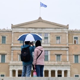 Καιρός: Έρχεται πολικός αεροχείμαρρος – Βροχές, καταιγίδες & ισχυροί νοτιάδες – Όσα τονίζουν οι μετεωρολόγοι, Θ. Κολυδάς &  Γ. Τσατραφύλλιας (βίντεο)