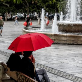 Καιρός: Βροχερή Δευτέρα! -  Συννεφιά, καταιγίδες & χαμηλές θερμοκρασίες (βίντεο)