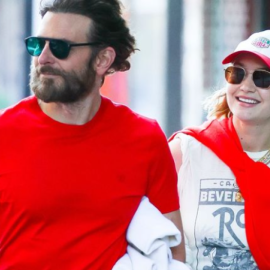 Bradley Cooper – Gigi Hadid: Τους δένει το κόκκινο το χρώμα της αγάπης - Η βόλτα στη Νέα Υόρκη με jean & t-shirt (φωτό)