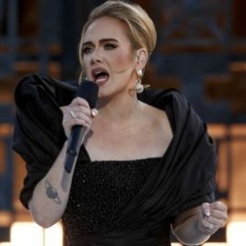 Adele: Με δάκρυα αποχαιρέτησε τους θαυμαστές της - "Δεν ξέρω πότε θα ξανατραγουδήσω" (βίντεο)