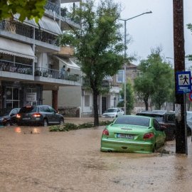 Ραγδαία επιδείνωση του καιρού: Τι είναι η "Κακοκαιρία νυφίτσα..." που περιγράφει ο Τσατραφύλλιας - Αυτές είναι οι 8 περιοχές με τις έντονες βροχοπτώσεις (χάρτες)