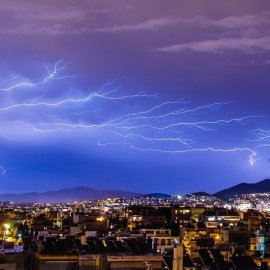 Έκτακτο δελτίο επιδείνωσης καιρού: Βροχές, καταιγίδες και κεραυνοί τις επόμενες ώρες - Που θα χτυπήσει η κακοκαιρία (χάρτες)