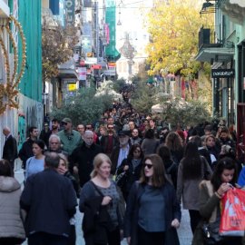 Ανοιχτά σήμερα τα καταστήματα -Το εορταστικό ωράριο μέχρι το τέλος του χρόνου