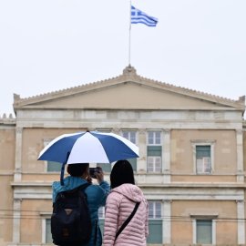 Καιρός: Κυριακή με βροχές, παγωνιά & ισχυρές καταιγίδες – Το θερμόμετρο θα δείξει τους 3 βαθμούς Κελσίου (βίντεο)