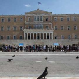 Δεύτερο σκληρό περιστατικό με αστυνομικό της Βουλής - Τον κατήγγειλε η πρώην σύζυγος για βίαιη συμπεριφορά & απειλές (βίντεο)