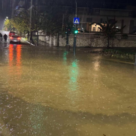 Δύσκολη νύχτα Αχαΐα και Αιτωλοακαρνανία λόγω ισχυρής καταιγίδας – Κατακλύστηκαν δρόμοι & εγκλωβίστηκαν οδηγοί (φωτό & βίντεο)