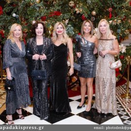 Glamour βραδιά στη Μεγάλη Βρεταννία - Απίθανα festive looks για όλες τις καλεσμένες! (φωτό)